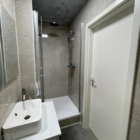 Deluxe In בית אירוח בון
