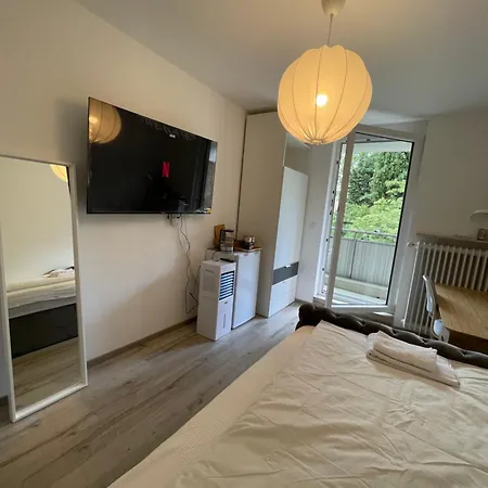 Deluxe In Bonn